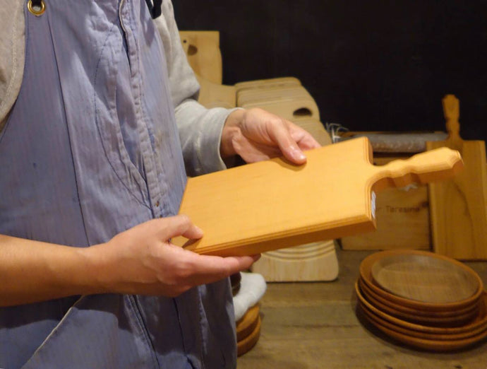 The reason why "Woodpecker"'s natural cutting boards are so comfortable