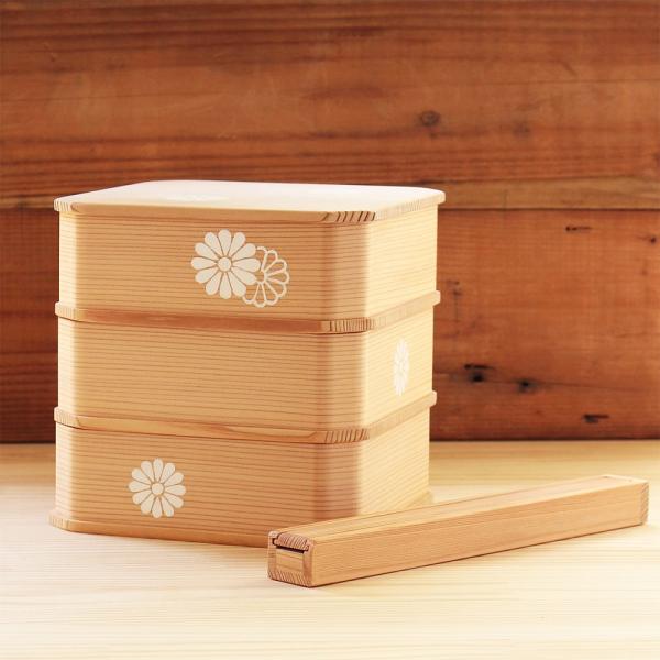 Hakata Magemono Tamaki Three-Tier Jubako Box – White Chrysanthemum Design, Japan