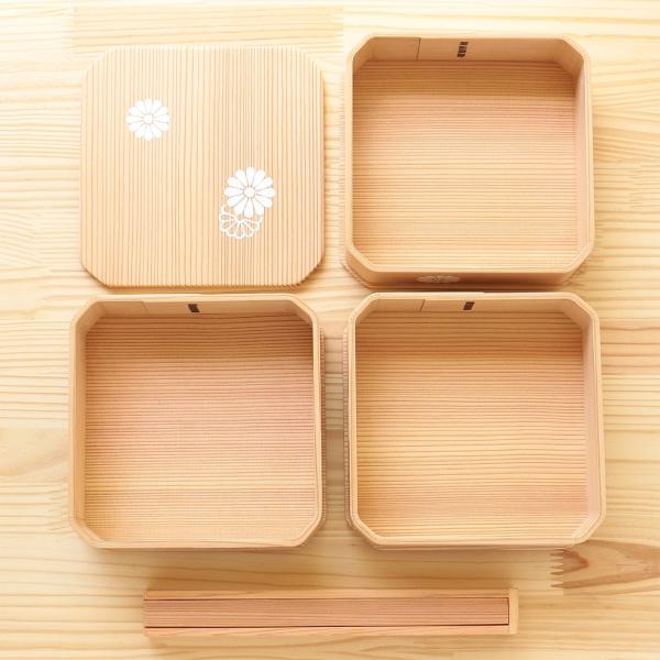 Hakata Magemono Tamaki Three-Tier Jubako Box – White Chrysanthemum Design, Japan